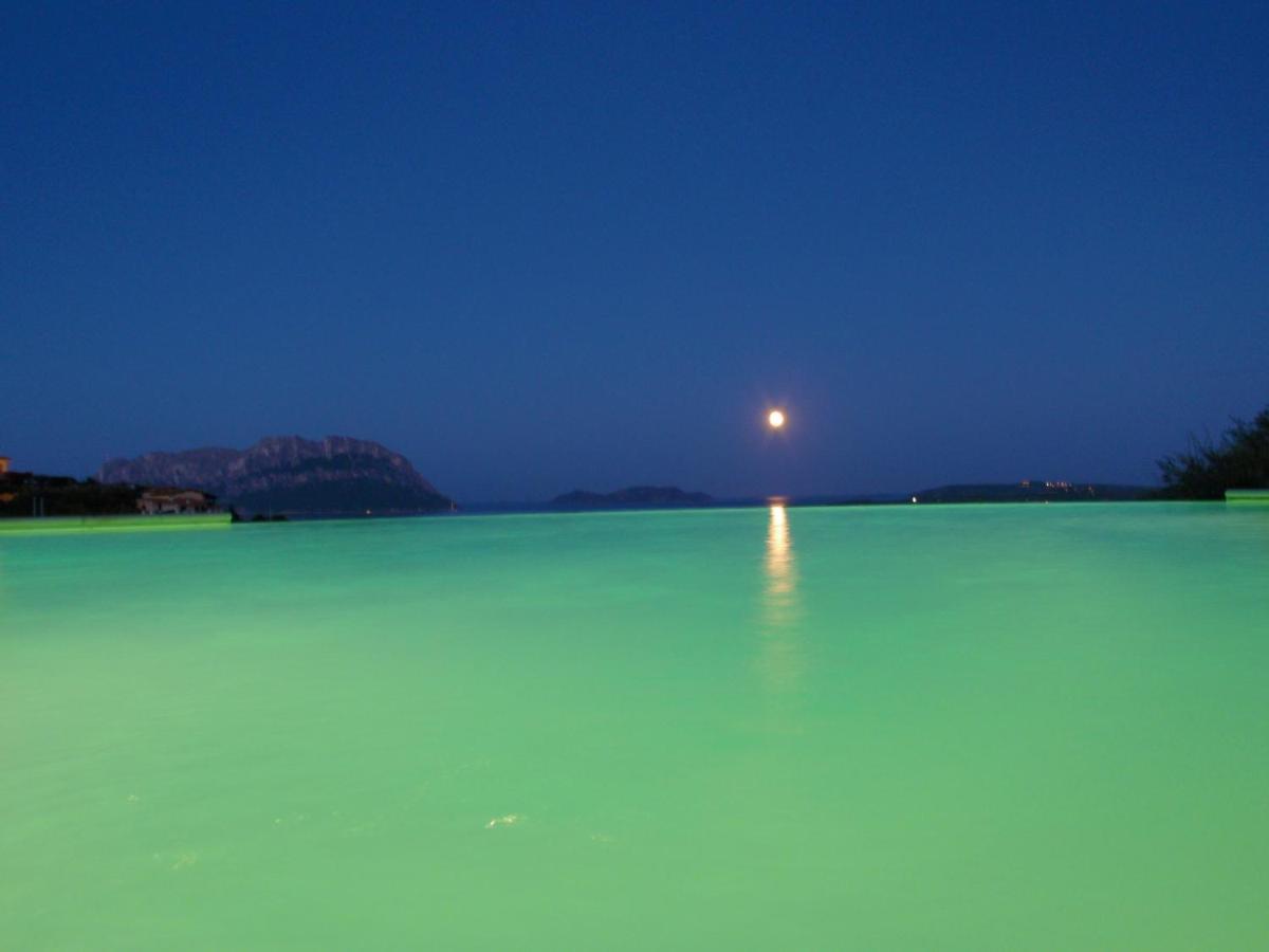 Villa And Pool Tavolara View Porto Istana Bagian luar foto